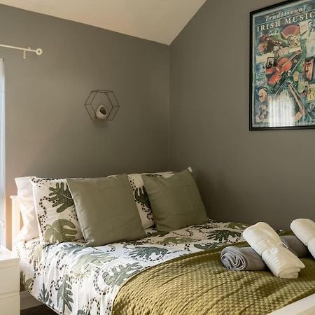Vibrant City Centre Townhouse With Free Parking Rare Outdoor Patio Belfast Dış mekan fotoğraf