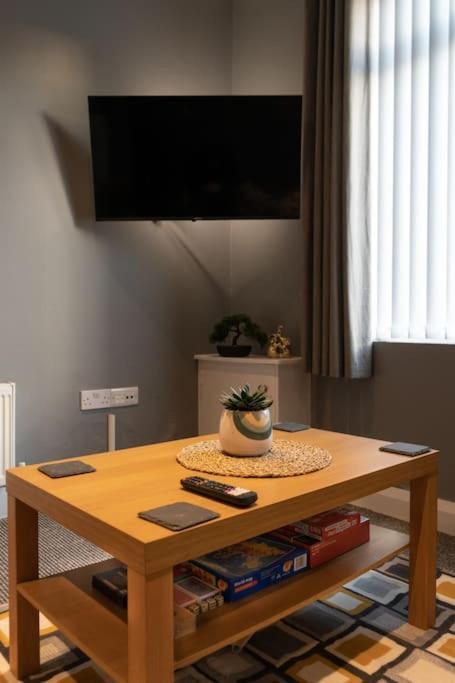 Vibrant City Centre Townhouse With Free Parking Rare Outdoor Patio Belfast Dış mekan fotoğraf