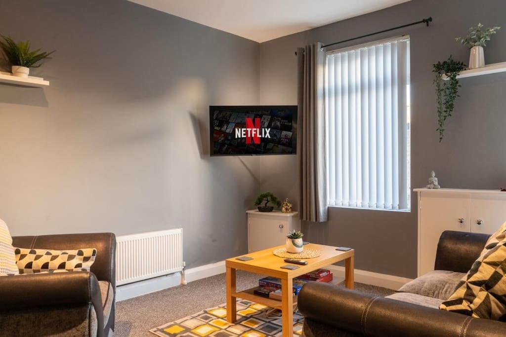 Vibrant City Centre Townhouse With Free Parking Rare Outdoor Patio Belfast Dış mekan fotoğraf